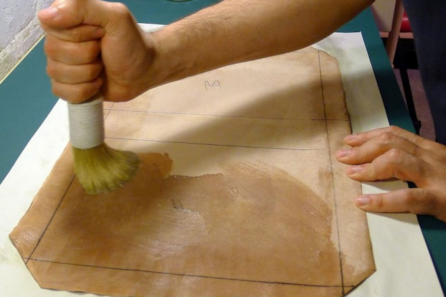 জারের আঠায় ৬০ শতাশ ফটকিরি ছিল বলে দাবি। সম্ভবত, জারে রাখা আঠার তালে ময়দার গন্ধেই টানেই সেটি খুলেছিলেন ওই ব্যক্তি। এর পর সেটিকে সুস্বাদু পাউরুটি ভেবে খেয়ে ফেলেন। প্রাণঘাতী ফটকিরি পেটে গেলে দুর্ভাগ্যজনক ভাবে মৃত্যু হয় তাঁর।