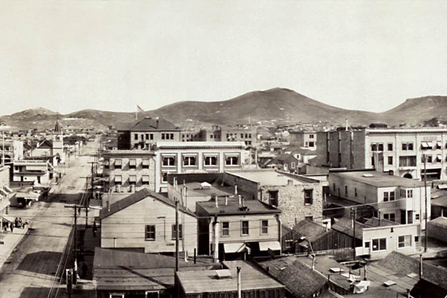 মৃতের নাম-পরিচয় অজানা থাকলেও তাঁর পকেটে একটি চিঠি পাওয়া গিয়েছিল। সেটির খামে লেখা ছিল, ‘‘মিস্টার রস, গোল্ডফিল্ড, নেভাদা।’’ সে সময় গোল্ডফিল্ডের বাসিন্দা ছিলেন রস।