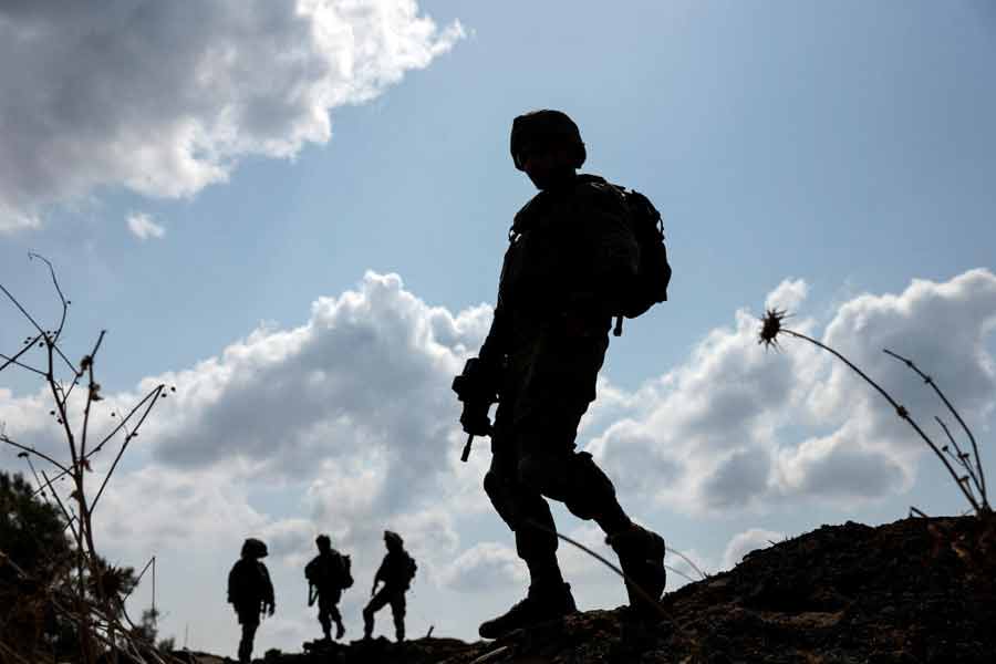 ‘প্যালেস্তাইন অথরিটি’ ইজ়রায়েলের অস্তিত্ব স্বীকার করে নিয়েই তাদের সঙ্গে দর কষাকষির পক্ষপাতী ছিল। কিন্তু হামাস ইজ়রায়েল রাষ্ট্রের অস্তিত্ব তো স্বীকার করেন না, উল্টে ওই রাষ্ট্রের উচ্ছেদসাধনকে একমাত্র লক্ষ্য বলে মনে করে।