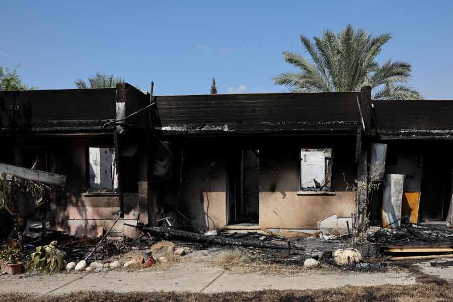 চলতি সংঘাতে ইজ়রায়েলের অভিযোগ, হামাসের যাবতীয় কাজকর্ম পরিচালিত হচ্ছে এই গাজ়া থেকেই। তাই গাজ়াকেই নিশানা করেছে বেঞ্জামিন নেতানিয়াহুর দেশ।