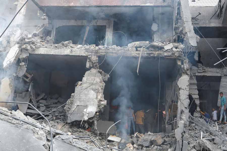 গাজ়ার মূল কৃষিজ ফসল লেবু এই ইজ়রায়েলের মাধ্যমেই পৌঁছে যায় বাকি ইউরোপে। আবার নিত্যপ্রয়োজনীয় সামগ্রী ইজ়রায়েলের মাধ্যমেই ঢোকে এই ভূখণ্ডে।