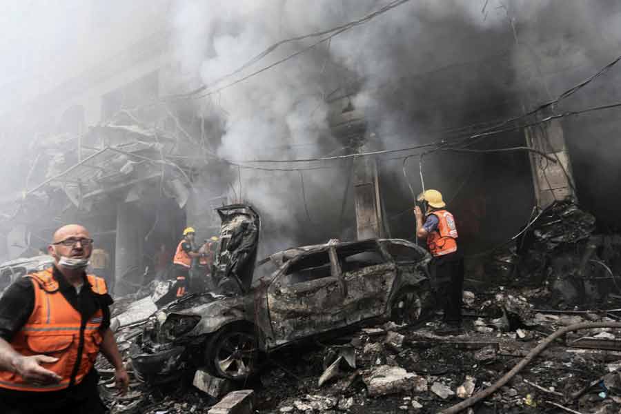 রাষ্ট্রপুঞ্জের আর্জি মেনে ইজ়রায়েল গাজ়াতে ‘মানবকেন্দ্রিক সাহায্য’ করে ভাবমূর্তি রক্ষায় সচেষ্ট হবে নাকি উগ্র দক্ষিণপন্থায় ভর করে পুরোই ধ্বংসস্তূপ করে দেবে এই ভূখণ্ডকে, তা-ই এখন দেখার।