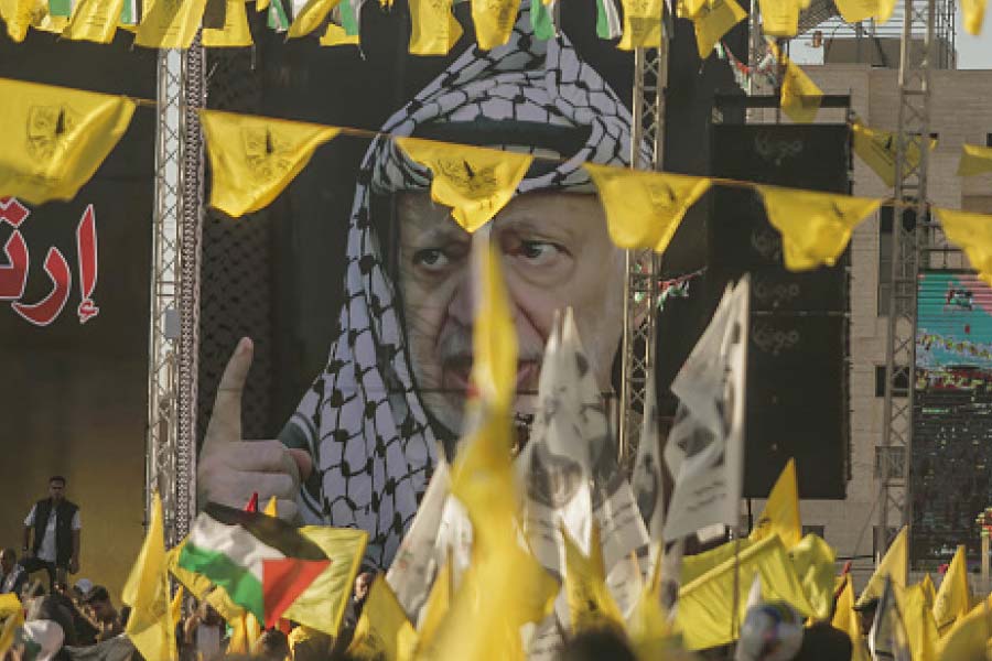 ‘মুজমা-আল-ইসলামিয়া’র নানা উন্নয়নমুখী কার্যকলাপ দ্রুত প্যালেস্তিনীয় আমজনতার মধ্যে ইয়াসিনের জনপ্রিয়তা বৃদ্ধি করে। ‘সুযোগের’ অপেক্ষায় ছিল ইজরায়েলও। আরাফতের গুরুত্ব কমাতে বিকল্প ‘মুখ’ হিসাবে তাঁকে তুলে ধরা শুরু হয়।