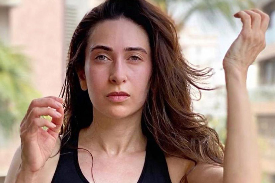 কানাঘুষো শোনা যায়, কপূর পরিবারের সদস্যরা চাইতেন না তাঁদের পরিবারের কোনও মহিলা সদস্য অভিনয়ের সঙ্গে যুক্ত হোক। এটাই নাকি তাঁদের পরিবারের প্রথা ছিল। করিশ্মা তার বিরোধিতা করে নিজের স্বপ্নপূরণকে গুরুত্ব দেন।