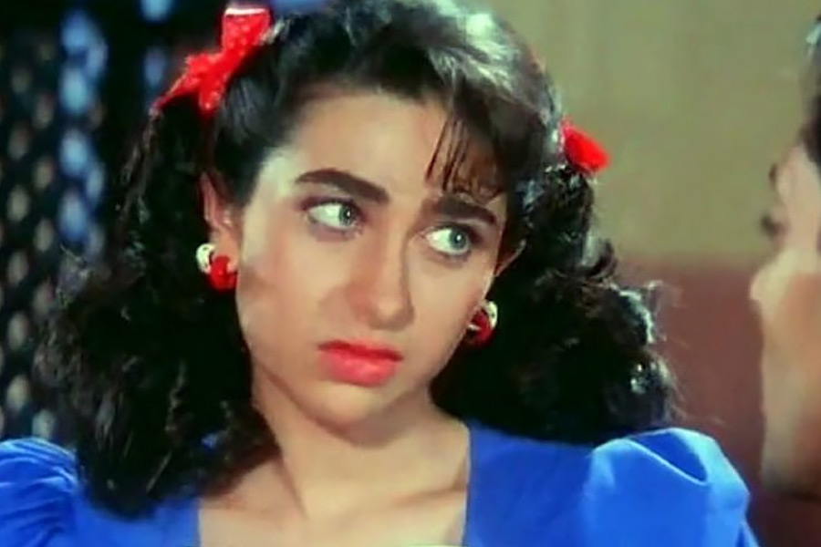 করিশ্মা তাঁর কেরিয়ারে সাফল্যের স্বাদ পেলেও তার স্থায়িত্ব বেশি দিন ছিল না। আবার অভিনেত্রীর পেশাগত জীবনের রেখচিত্র নিম্নগামী হতে শুরু করে। তাঁর ছবিগুলি ব্যবসার দিক দিয়ে ভাল ফল করতে ব্যর্থ হয়।