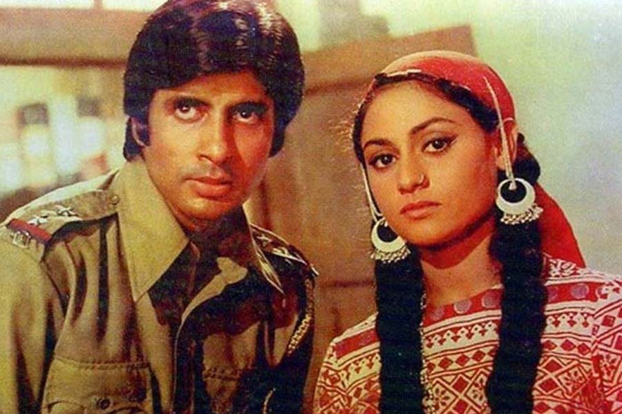 যদিও ‘জঞ্জীর’ ছবির জন্য কোন অভিনেতাদের ছবিনির্মাতারা পছন্দ করেছিলেন সে বিষয়ে কিছু জানাননি জাভেদ। তবে ‘জঞ্জীর’ ছবিটি যে অমিতাভের ভাগ্য খুলে দেয় তা নিয়ে সন্দেহ নেই।