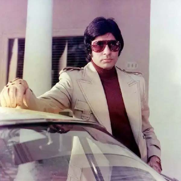 ১৯৭৮ সালে ‘ডন’ ছবিতে মুখ্যচরিত্রে অভিনয় করে দর্শকের মন জেতেন অমিতাভ। কিন্তু এই ছবিতেও মুখ্যচরিত্রের জন্য প্রথম পছন্দ ছিলেন না বিগ বি।