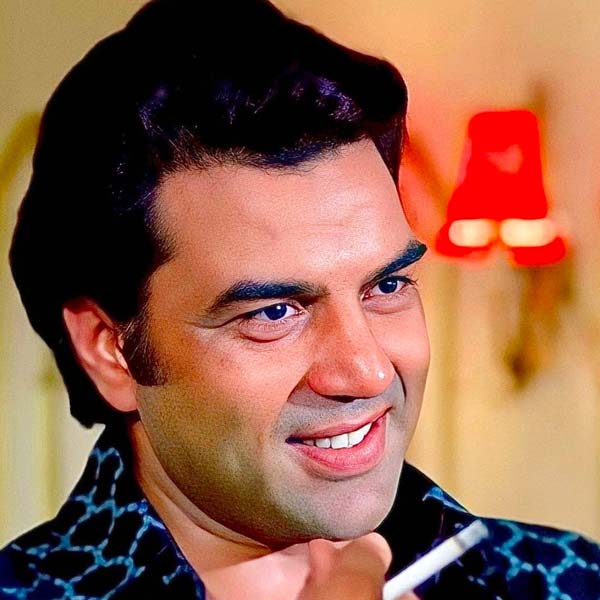 বলিপাড়া সূত্রে খবর, ডন চরিত্রে অভিনয়ের জন্য প্রথমে ধর্মেন্দ্রের কাছে প্রস্তাব নিয়ে যান ছবিনির্মাতারা। ধর্মেন্দ্র সেই প্রস্তাব ফিরিয়ে দিলে জীতেন্দ্রের সঙ্গে দেখা করেন ‘ডন’ ছবির নির্মাতারা।