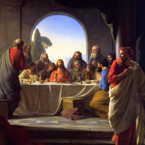 বাইবেলের নিউ টেস্টামেন্টের ম্যাথিউ কর্তৃক লিখিত সুসমাচারে যিশুকে ইহুদি পুরোহিতদের হাতে তুলে দেওয়ার জন্য জুডাস ইস্কারিয়টের কথা বলা হয়েছে। জুডাস যিশুর ১২ জন ঘনিষ্ঠতম শিষ্যের অন্যতম। এবং তাঁর এই কাজ খ্রিস্ট ধর্মের ইতিহাসে ‘জঘন্যতম‌ বিশ্বাসঘাতকতা’ বলে চিহ্নিত।