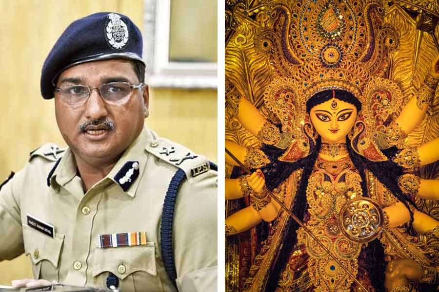 Police Commissioner of Kolkata visits at least eight puja Pandals to check precautionary measure dgtl