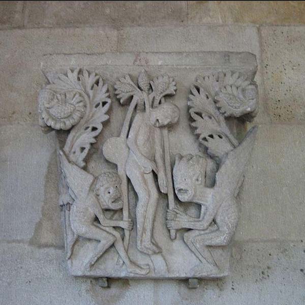 জুডাস নিজেও এই মুদ্রাগুলি ভোগ করতে পারেননি। যিশু ক্রুশবিদ্ধ হওয়ার পর তিনি গভীর ভাবে অনুতপ্ত হন এবং মুদ্রাগুলি প্রধান পুরোহিতের কাছে ফেরত দিয়ে আসেন। তার পর একটি গাছের ডালে ফাঁস লাগিয়ে আত্মহত্যা করেন।