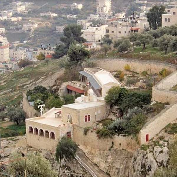 এই টাকা দিয়ে নাকি জেরুসালেমে ‘আকেলডামা’ নামে একটি জায়গা কেনা হয়। ‘আকেলডামা’ শব্দটির অর্থ ‘রক্তাক্ত জমি’। এই জায়গাটি মৃত বিদেশি ব্যক্তিদের সমাধিক্ষেত্র হিসাবে ব্যবহৃত হতে থাকে। ১৯ শতক পর্যন্ত এখানে ইহুদি নন, এমন ব্যক্তিদের সমাহিত করা হয়েছে।