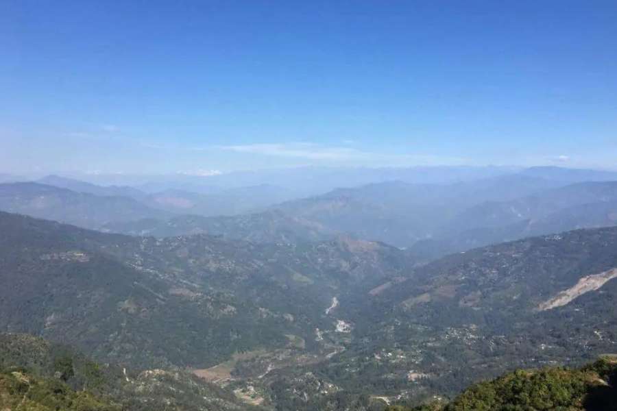 থাকার জায়গা : সাধারণ পাহাড়ি গ্রামের তুলনায় লাটপাঞ্চারে হোম স্টে-র সংখ্যা বেশি। থাকা-খাওয়া নিয়ে দৈনিক খরচা মোটামুটি ১১০০ টাকা থেকে শুরু। এই প্রতিবেদনটি ‘আনন্দ উৎসব’ ফিচারের একটি অংশ।