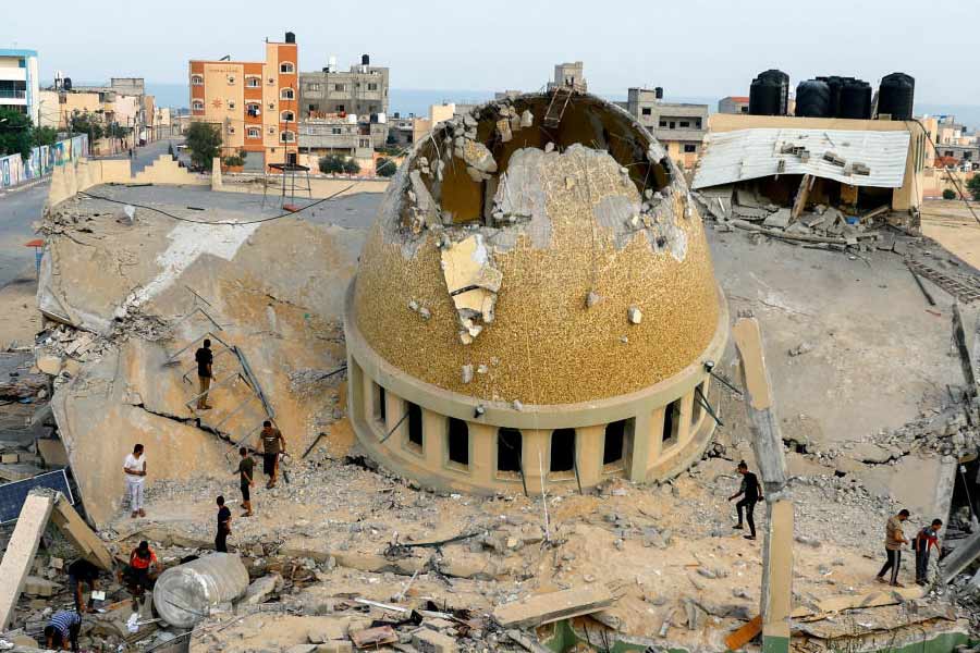 What is Hezbollah and how they are involved in Israel War