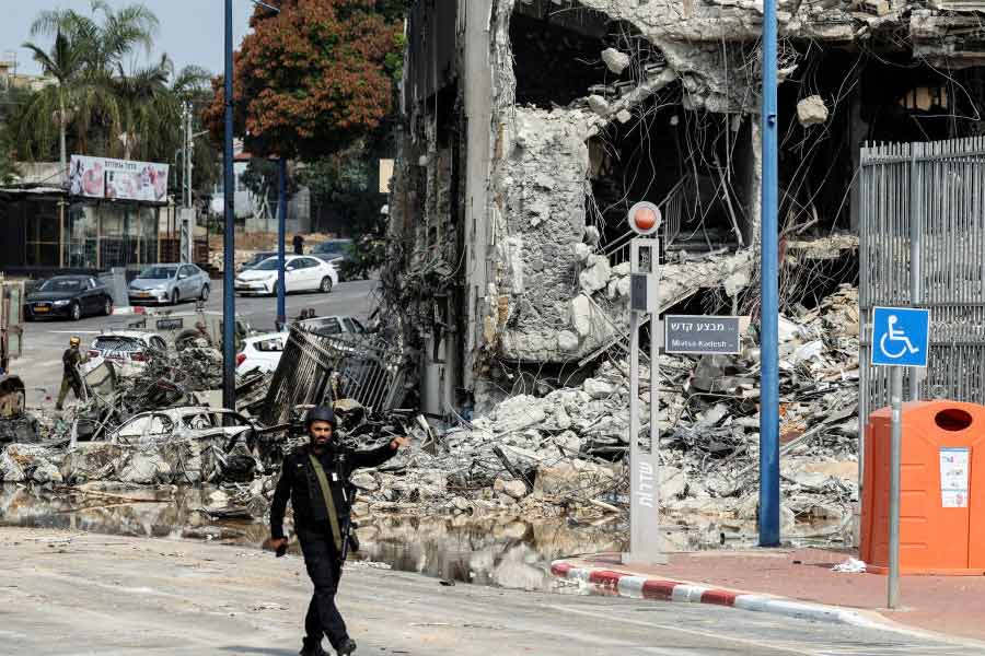 What is Hezbollah and how they are involved in Israel War