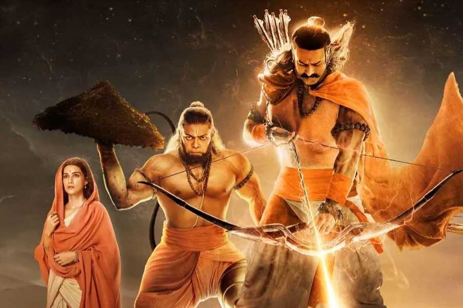 ওম রাউতের পরিচালনায় চলতি বছরে মুক্তি পায় ‘আদিপুরুষ’। প্রভাসের পাশাপাশি এই ছবিতে অভিনয় করেন কৃতি শ্যানন, সইফ আলি খানের মতো বলি তারকারা।