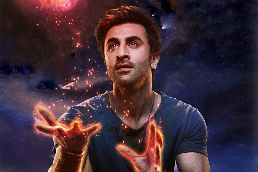 ২০২২ সালের ৯ সেপ্টেম্বর অয়ন মুখোপাধ্যায়ের পরিচালনায় প্রেক্ষাগৃহে মুক্তি পায় ‘ব্রহ্মাস্ত্র’ ছবির প্রথম পর্ব। এই ছবিতে মুখ্যচরিত্রে অভিনয় করেন রণবীর কপূর, আলিয়া ভট্ট এবং অমিতাভ বচ্চন।