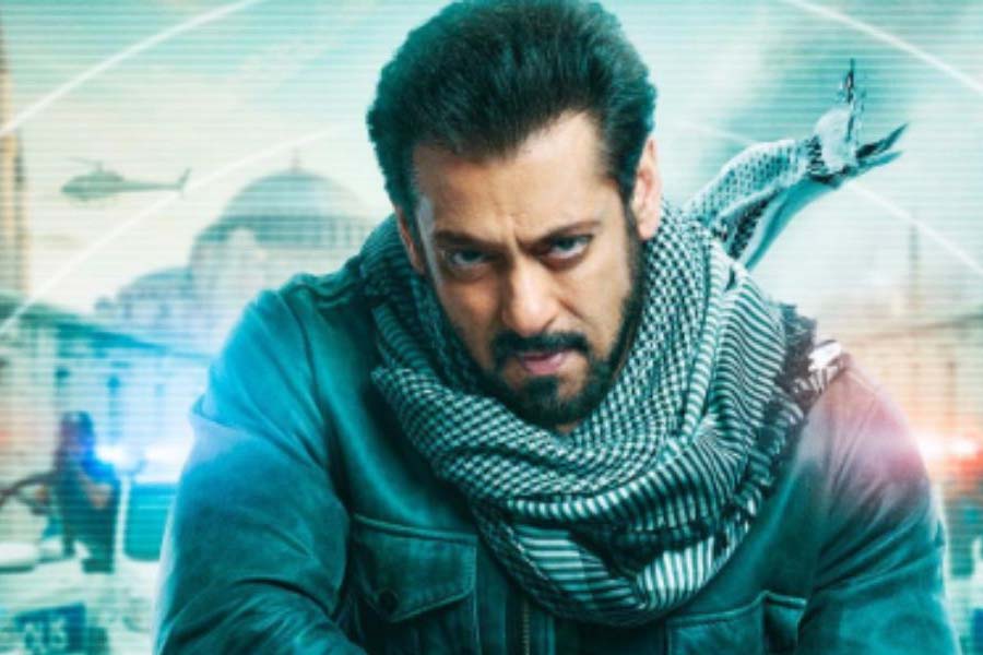 বলিপাড়ার অন্দরমহল সূত্রে খবর, বলি ইন্ডাস্ট্রিতে বন্ধুবান্ধবদের সাহায্য করতে সব সময় এগিয়ে যান সলমন খান। বলিপাড়া সূত্রে খবর, সলমন তাঁর কেরিয়ারে যতগুলি ছবিতে ক্যামিয়ো চরিত্রে অভিনয় করেছেন অধিকাংশ ক্ষেত্রে পারিশ্রমিক নেননি তিনি।