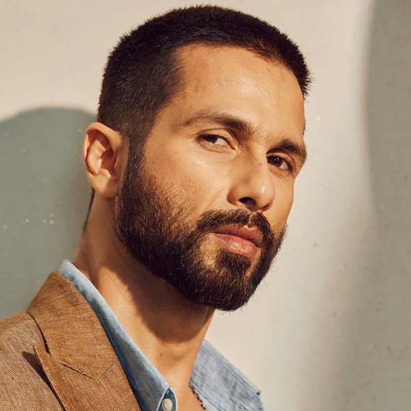 ‘হায়দার’ ছবি প্রসঙ্গে শাহিদ বলেন, ‘‘ছবির ধরনে এতটাই অভিনবত্ব ছিল যে এই ছবি কেমন ব্যবসা করবে তা নির্মাতারা আগে থেকে আন্দাজ করতে পারছিলেন না। পরিস্থিতি বুঝতে পেরে তাই আমি বিনা পারিশ্রমিকে অভিনয় করতে রাজি হয়ে যাই।’’