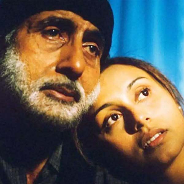 বলিপাড়া সূত্রে খবর, ‘ব্ল্যাক’ ছবিতে বিনা পারিশ্রমিকে অভিনয় করেন অমিতাভ। এক পুরনো সাক্ষাৎকারে অভিনেতা জানান, তিনি এই ধরনের ছবিতে অভিনয়ের সুযোগ পেয়েছেন এটাই তাঁর কাছে অনেক।