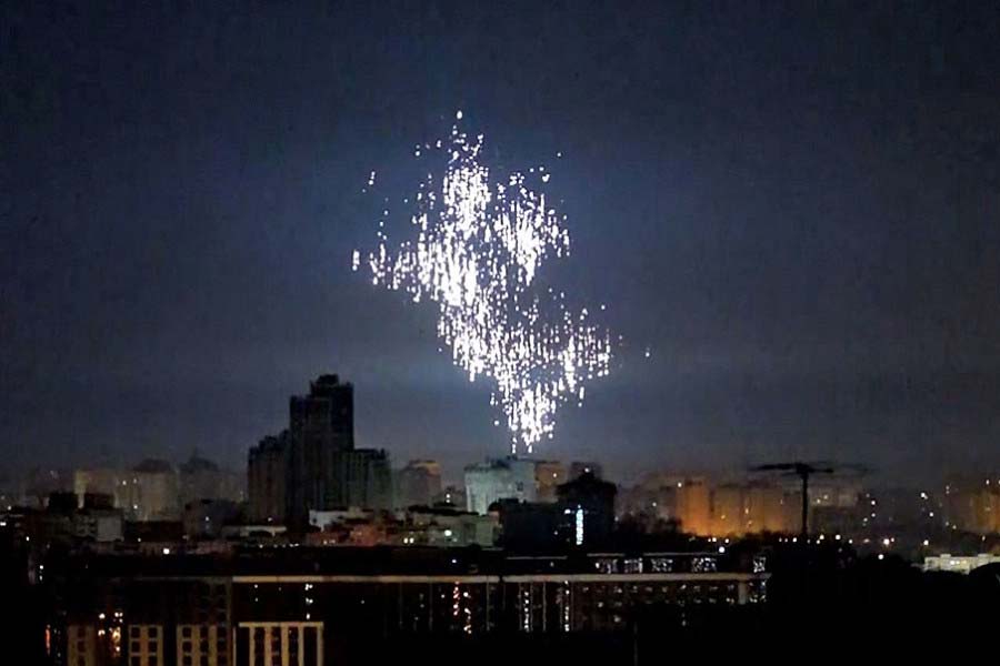 এই রাসায়নিক যত ক্ষণ অক্সিজেনের সংস্পর্শে থাকবে তত ক্ষণ জ্বলতেই থাকবে। এই রাসায়নিক শরীরকে ভয়ানক ভাবে পুড়িয়ে দেয়। শুধু তাই-ই নয়, এই রাসায়নিক চামড়া, মাংস ভেদ করে শিরা-উপশিরা এমনকি হাড়ের মধ্যেও ঢুকে যায়।