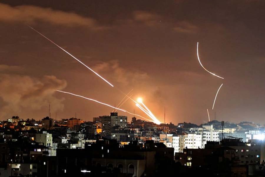 ফসফরাস বোমার ব্যবহারে ৮১৫ ডিগ্রি সেলসিয়াস তাপমাত্রার সৃষ্টি হয়। তার সঙ্গে তৈরি হয় সাদা ঘন ধোঁয়াও। মাটিতে পড়ার পরই দ্রুত আগুন ছড়ায় এই বোমা। যা সামাল দেওয়া মুশকিল হয়। ফলে এর প্রভাব দ্রুত এবং অত্যন্ত মারাত্মক হয়ে ওঠে।