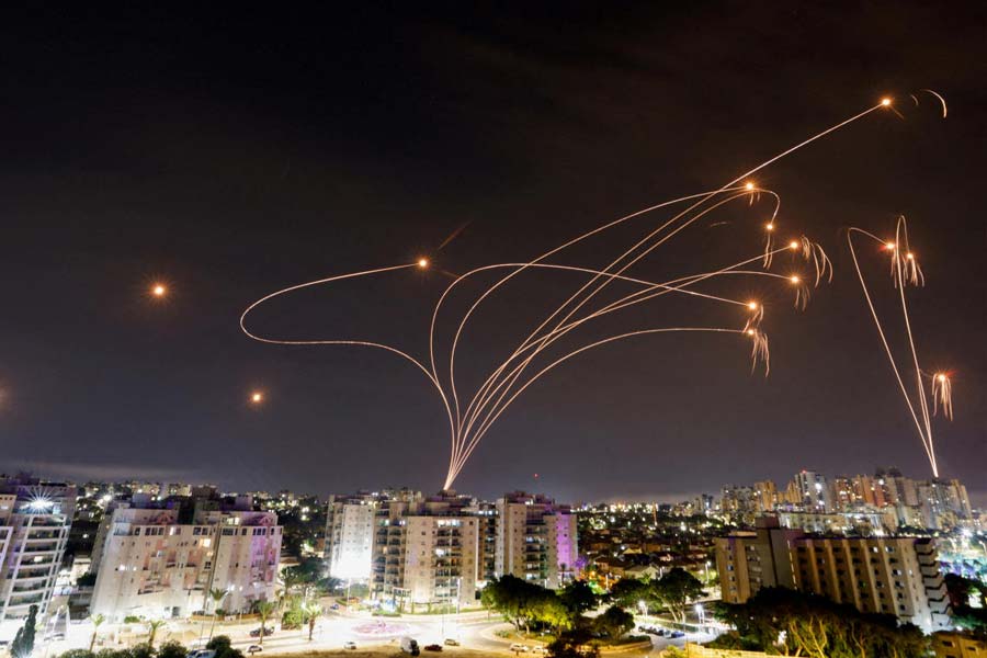 কেউ যদি এই বোমার সংস্পর্শে এসেও বেঁচে যান, তিনি ভয়ানক সংক্রমণের শিকার হন। আয়ু এক ধাক্কায় অনেকটা কমে যায়। চামড়া ভেদ করে রক্তে মিশে যায় এই বোমার বিষ। ফলে হৃদ্‌যন্ত্র, যকৃৎ, কিডনি-সহ শরীরের গুরুত্বপূর্ণ অঙ্গ ক্ষতিগ্রস্ত হয়। আর তার জেরে শরীরের একাধিক অঙ্গপ্রত্যঙ্গ বিকল হয়ে সেই ব্যক্তির মৃত্যুও হতে পারে।