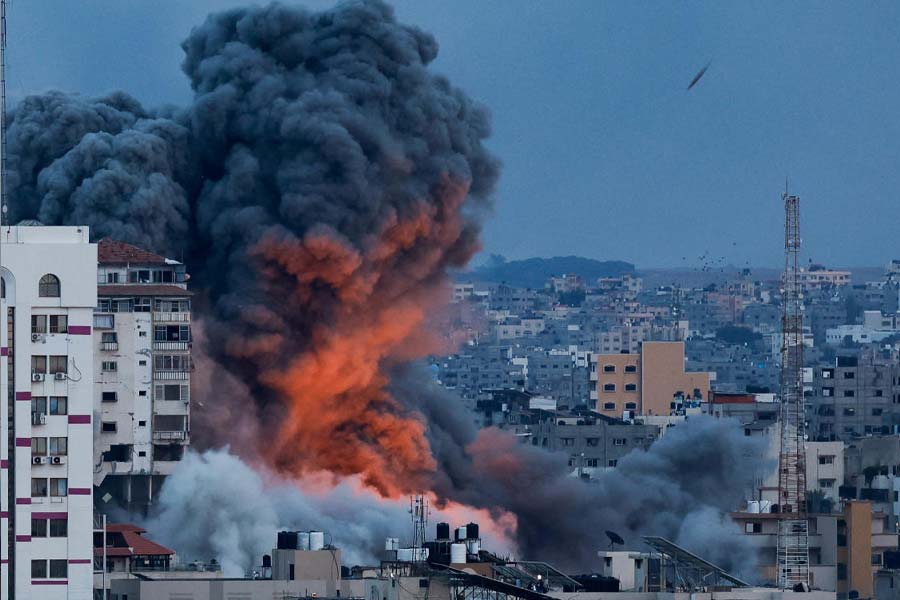 ইজ়রায়েলের বিরুদ্ধে এই বোমার ব্যবহারের অভিযোগ বিচ্ছিন্ন কোনও ঘটনা নয়। ২০০৬ সালে লেবানন যুদ্ধের সময় হেজ়বোল্লার বিরুদ্ধে এই ধরনের বোমা ব্যবহার করেছিল ইজ়রায়েল। বহু মানবাধিকার সংগঠন এমনও অভিযোগ তুলেছে যে, ২০০৮-’০৯ সালে গাজ়া যুদ্ধের সময় এই বোমা ব্যবহার করেছিল ইজ়রায়েল।