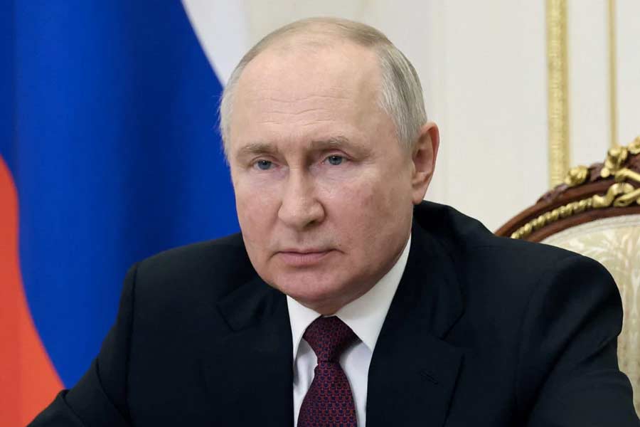 আমেরিকা যখন সরাসরি ইজ়রায়েলের পাশে দাঁড়ানোর কথা বলছে, সেই সময় ওয়াশংটনকে দুষে রুশ প্রেসিডেন্ট ভ্লাদিমির পুতিন দাবি করেন যে, প্যালেস্তাইনের স্বার্থের দিকটি বরাবর উপেক্ষা করে এসেছে আমেরিকা।