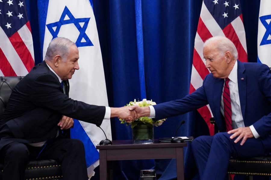 এই আবহেই আরও কাছাকাছি এসেছে আমেরিকা এবং ইজ়রায়েল। দুই দেশের মধ্যে আরও দৃঢ় হয়েছে দ্বিপাক্ষিক এবং রণকৌশলগত বোঝাপড়া।