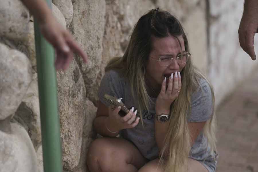 এলাকার তুলনায় জনসংখ্যার ভার অনেক বেশি হওয়ায় গাজ়া ভূখণ্ডের ভবনগুলি গা ঘেঁষাঘেঁষি করে দাঁড়িয়ে। রাস্তাঘাট সরু।