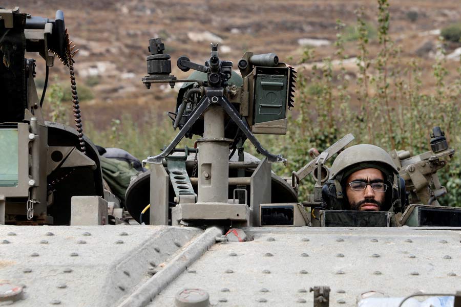 জার্মান রাষ্ট্রপ্রধান আবার হামাসের ‘সন্ত্রাসবাদী’ হামলার জন্য পরোক্ষে ইরানকেই দায়ী করেছেন এবং দাবি করেছেন যে, ইরানের সহায়তা ছাড়া হামাস ইজ়রায়েলের উপর অতর্কিতে হামলা চালাতে পারত না।