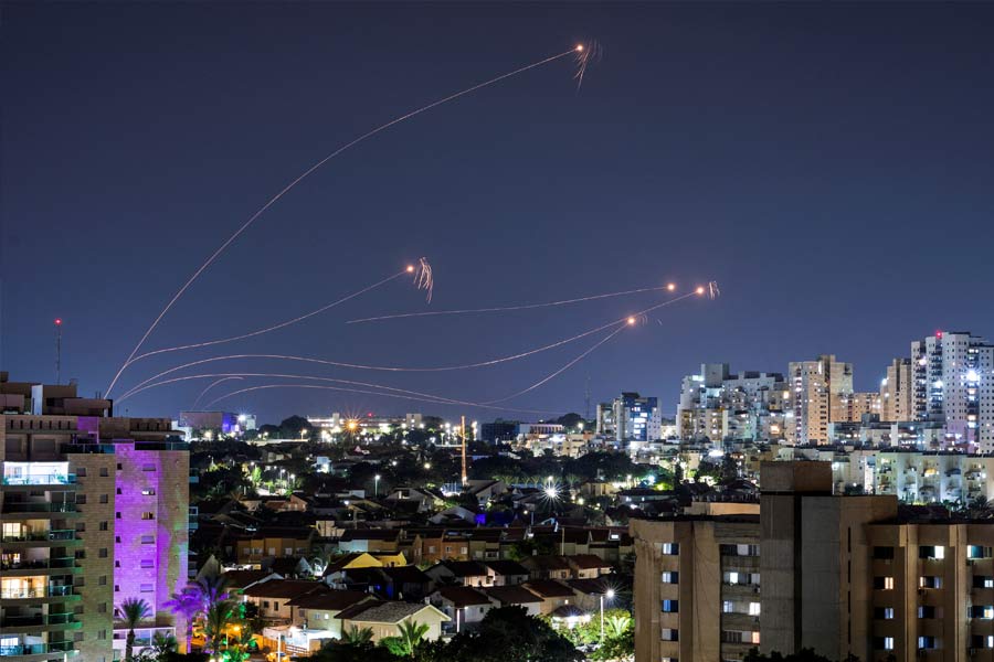 ইউরোপীয় দেশগুলির সংগঠন ইউরোপিয়ান ইউনিয়ন যেমন প্রাথমিক ভাবে সিদ্ধান্ত নিয়েছিল যে, হামাস অধিকৃত গাজ়ায় সাহায্য পাঠানো বন্ধ করে দেবে তারা। পরে যদিও আন্তর্জাতিক চাপের মুখে সিদ্ধান্ত বদল করা হয়।