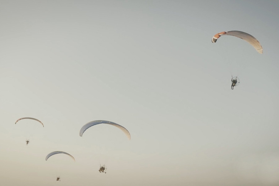 রাশিয়া আবার দুই পক্ষের মধ্যে মধ্যস্থতা করার ইঙ্গিত দিয়েছে। পশ্চিম এশিয়ার রাজনীতিতে ঢুকতে চাওয়া চিনের অবস্থান এখনও স্পষ্ট নয়। বোঝাই যাচ্ছে যে, কূটনীতির জটিল অঙ্কেই পশ্চিম এশিয়ার এই লড়াইয়ে অবস্থান নিচ্ছে দেশগুলি।