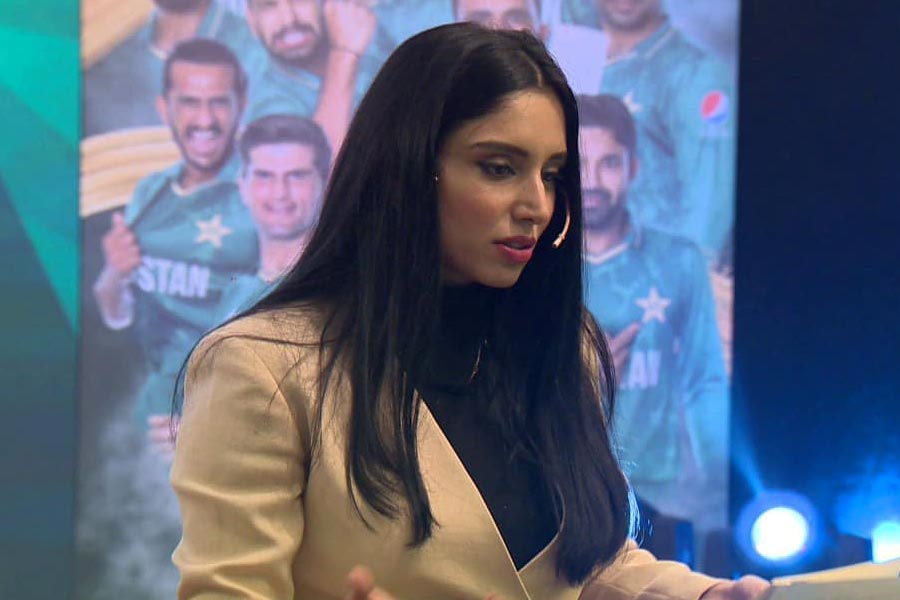 একই সঙ্গে বিষয়টি ভারতীয় ক্রিকেট বোর্ড এবং আইসিসি-কে জানিয়েছেন বিনীত অনুরোধ করেন, বিশ্বকাপের কাজ থেকে যেন সরিয়ে দেওয়া হয় এই পাকিস্তানের ক্রীড়া সঞ্চালককে। এর এক সপ্তাহের মধ্যেই দেশে ফিরতে হয় জয়নবকে। 