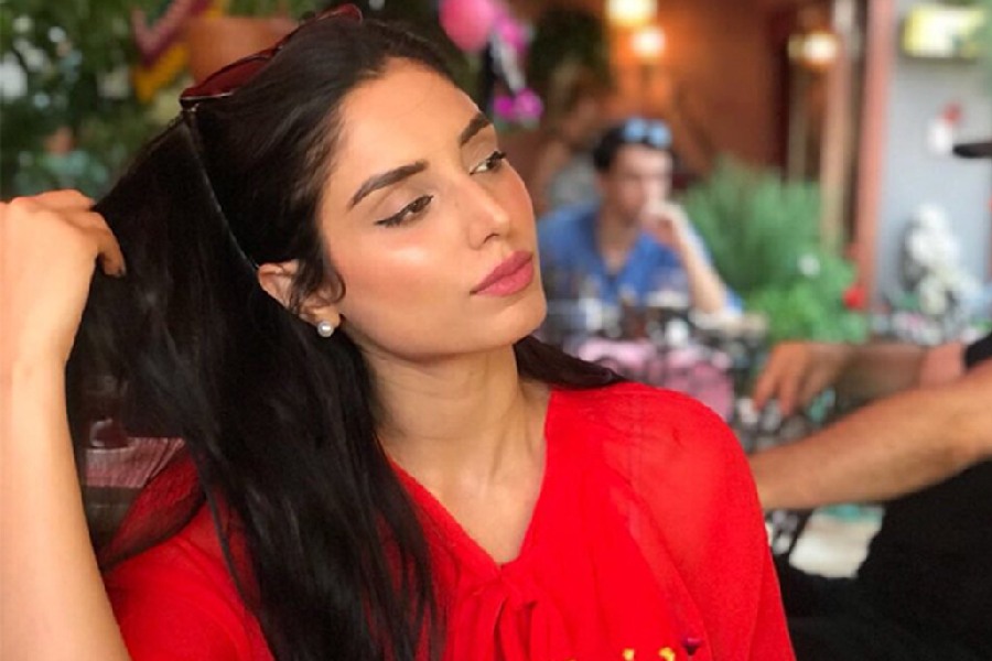 কিন্তু এই জয়নবই আবার অতীতে সমাজমাধ্যমে ‘ভারত-বিরোধী’ পোস্টও করেছিলেন। ‘হিন্দু-বিরোধী’ কথাবার্তা লেখা ছিল সেই পোস্টে। গত ৫ অক্টোবর বিশ্বকাপ শুরুর প্রথম দিনেই জয়নবের সেই পুরনো ভারত-বিরোধী পোস্ট নিয়ে একটি মামলা হয় দিল্লি আদালতে। নীত জিন্দল নামে সুপ্রিম কোর্টের এক আইনজীবী সাইবার আইনে অভিযোগ করেন। 