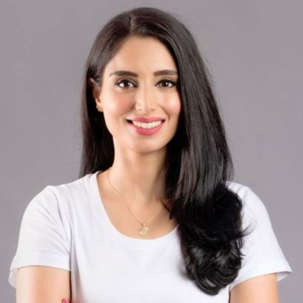 ক্রিকেট বিশ্বকাপে সঞ্চালনা করতে ভারতে এসেছিলেন পাকিস্তানের এক জনপ্রিয় মহিলা ক্রীড়া সঞ্চালক। কিন্তু কাজ শুরু হতে না হতেই ‘ভয় পেয়ে’ দেশ ফিরে গেলেন তিনি।