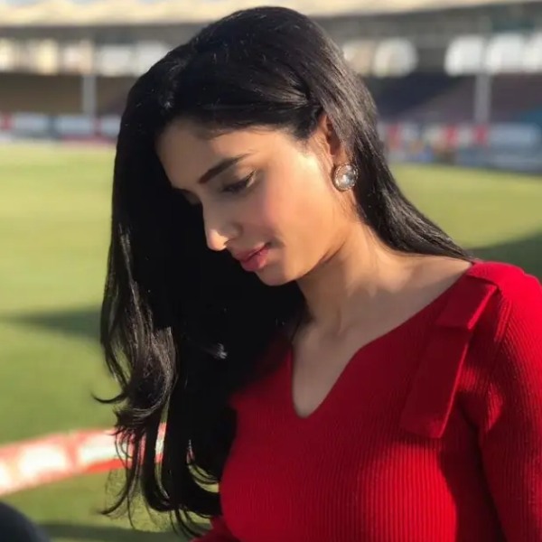 ওই পোস্টে জয়নব ক্ষমাও চেয়েছেন ভারতীয়দের কাছে। তবে একই সঙ্গে জানিয়েছেন, ভারত তাঁর সঙ্গে কেউ দুর্ব্যবহার করেননি। তাঁর নিরাপত্তা কোনও ভাবে বিঘ্নিত হয়নি। কেউ কোনও খারাপ আচরণও করেননি তাঁর সঙ্গে। 