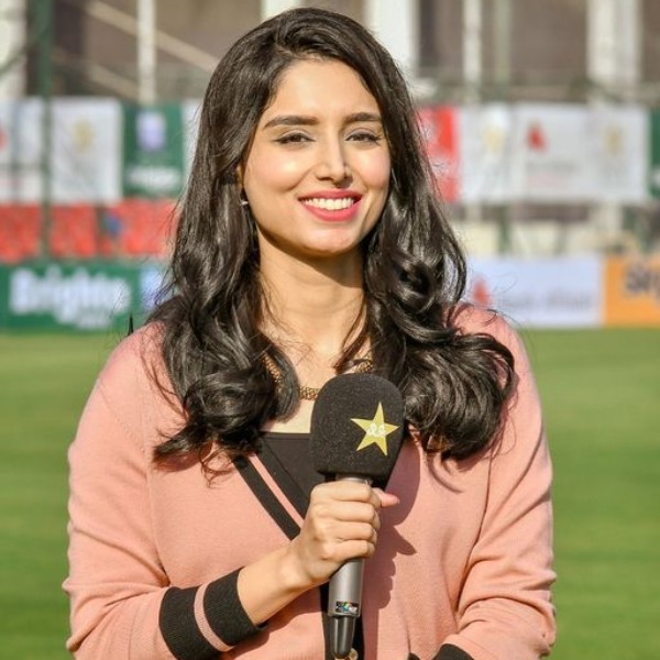 ক্রীড়া সঞ্চালনা করার জন্য বহু দেশে ঘুরলেও এই প্রথম ভারতে এসেছিলেন জয়নব। আসার আগে জানিয়েছিলেন, ভারতে কী এমন আকর্ষণ রয়েছে তা আমি খতিয়ে দেখতে চাই। দু’দেশের মধ্যে সংস্কৃতিগত মিল, ভাষা এবং শিল্পের সাদৃশ্য থাকলেও কেন এত বিরোধিতা, তা-ই খুঁজে দেখতে চান তিনি। ভারতে সফর নিয়ে তাই উত্তেজিত ছিলেন তিনি।