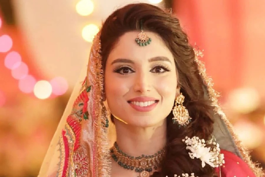 যদিও পাকিস্তানের এই দাপুটে টেলিভিশন সঞ্চালিকার কেরিয়ারের সূচনা মেকআপ শিল্পী হিসাবে। ২০১৫ সালে দেশের একটি ক্রীড়া বিষয়ক টিভি চ্যানেলে অতিথি সঞ্চালক হিসাবে যান জয়নব। সেখান থেকেই তাঁর কেরিয়ারের মোড় ঘুরে যায়।