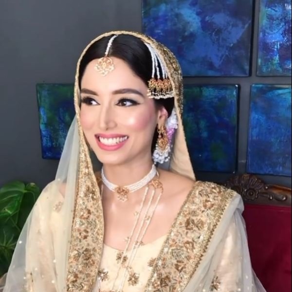 ২০১৯ সালে হামজা কর্দারের সঙ্গে বিয়ে হয় জয়নবের। তাঁর শ্বশুর পাকিস্তান ক্রিকেট দলের প্রথম অধিনায়ক আব্দুল হাফিজ় কর্দারের পুত্র। ক্রিকেটের আবহেও বড় হয়ে উঠেছেন জয়নব। বিয়েও করেছেন ক্রিকেটঘেঁষা পরিবারে।