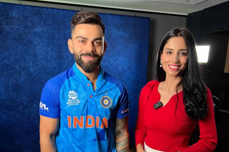 নিজের দেশে আরও বহু বার সমালোচিত হতে হয়েছে জয়নবকে। এক বার বিরাট কোহালি ও এবি ডেভিলিয়ার্সের সঙ্গে ছবি তোলার কারণে ট্রোলিংয়ের শিকার হয়েছিলেন। আইপিএলের একটি ম্যাচে আরসিবিকে সমর্থনের জন্যেও পাকিস্তানের সমালোচনার শিকার হন তিনি।