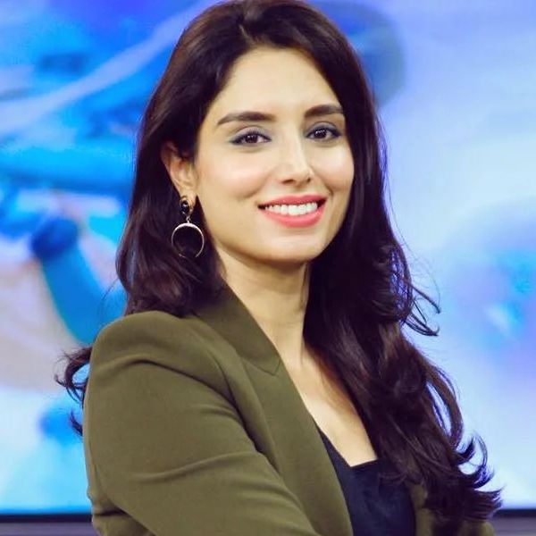 পড়াশোনা করেছেন ম্যানেজমেন্ট নিয়ে। ওয়ারউইক বিশ্ববিদ্যালয় থেকে। পরে দোলচে অ্যান্ড গাবানার মতো আন্তর্জাতিক ফ্যাশন ব্র্যান্ডের হয়েও কাজ করেছেন দীর্ঘ দিন।