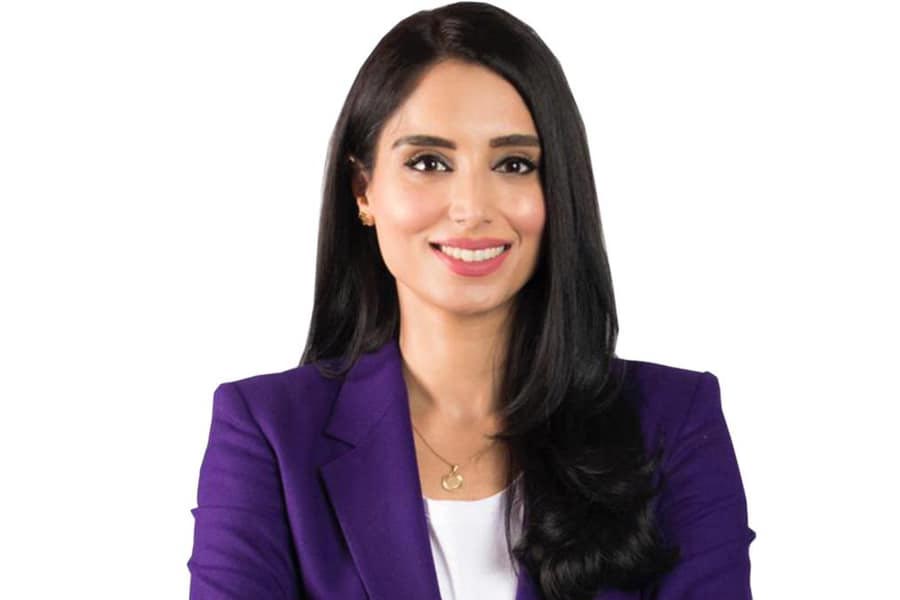 তার পরও অবশ্য আটকে রাখা যায়নি জয়নবকে। পাক সংবাদমাধ্যমে ধীরে ধীরে একটি গুরুত্বপূর্ণ নাম  হয়ে উঠেছেন জয়নব। তিনি দেশের প্রথম সারির ক্রীড়া সাংবাদিকও। দেশ-বিদেশে নানা খেলায় ধারাভাষ্যকার হিসাবে প্রায়ই দেখা যায় তাঁকে।