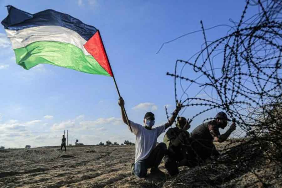 গাজ়া সীমান্তে ইজ়রায়েল নির্মিত ‘দি গ্রেট স্মার্ট ফেন্স’-এর একটি সামরিক ঘাঁটির আদলে তৈরি ওই বাড়িটিতে হামলার অনুশীলন চালানো হয়েছিল বলে হামাস প্রকাশিত ভিডিয়োটিতে জানানো হয়েছে। আল-কাসাম ব্রিগেডের ‘এলিট’ কমান্ডো বাহিনী আল-নুখবার যোদ্ধারা অংশ নিয়েছিলেন এই প্রশিক্ষণে। 