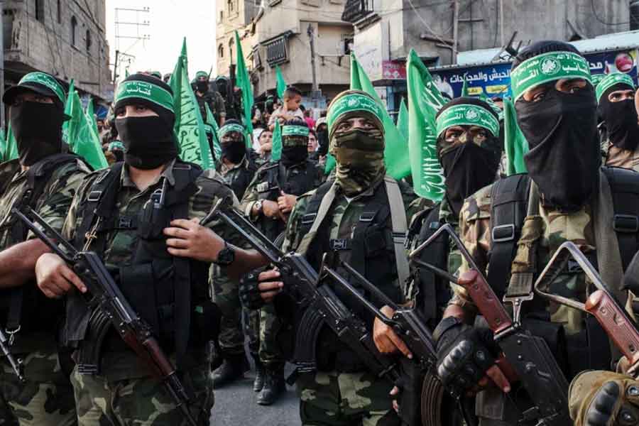 সিএনএন প্রকাশিত ওই খবরে দাবি, ইজ়রায়েল সীমান্ত লাগোয়া গাজ়া ভূখণ্ডের মোট ছ’টি প্রশিক্ষণ শিবিরে হামলার অনুশীলন চালিয়েছিলেন হামাসের যোদ্ধারা। বিশেষ ভাবে জোর দেওয়া হয়েছিল ইজ়রায়েল ফৌজের সঙ্গে বড় ধরনের সংঘাত এড়িয়ে যত বেশি সম্ভব পণবন্দি ধরে আনার উপর।