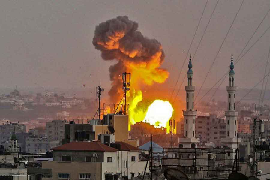 এই ছ’টি প্রশিক্ষণ কেন্দ্রের মধ্যে একটির অবস্থান ছিল সীমান্তের মাত্র দু’কিলোমিটার দূরে। একটি মধ্য গাজায়। অন্য তিনটি সীমান্ত থেকে কিছুটা দূরে দক্ষিণ গাজ়ায়। দক্ষিণ গাজ়ায় একটি শিবিরে সমুদ্রপথে হামলারও মহড়া দিয়েছিল হামাসের নৌযোদ্ধারা। তাদের লক্ষ্য ছিল শত্রু ভূখণ্ডে সৈকত শহরগুলি।