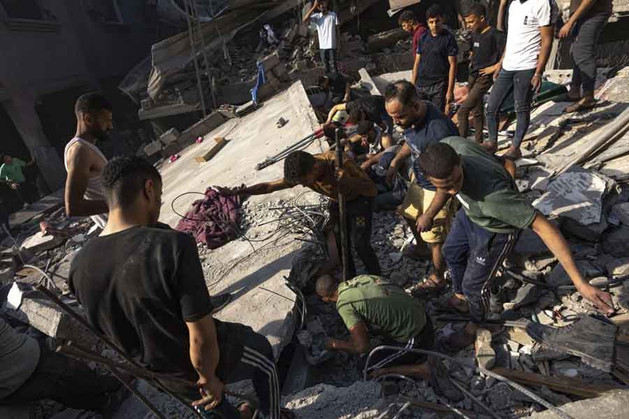 হামাস যোদ্ধাদের মধ্যে একটি অংশকে প্রশিক্ষণ দেওয়া হয়েছিল অসামরিক মানুষদের লক্ষ্য করে হামলা চালানো এবং পণবন্দি বানানোর জন্য। অন্য একটি অংশকে প্রশিক্ষণ দেওয়া হয়েছিল সীমান্তবর্তী নজরমিনার এবং ঘাঁটিগুলির উপর হামলা চালিয়ে মোতায়েন সেনাদের ব্যস্ত রাখার।