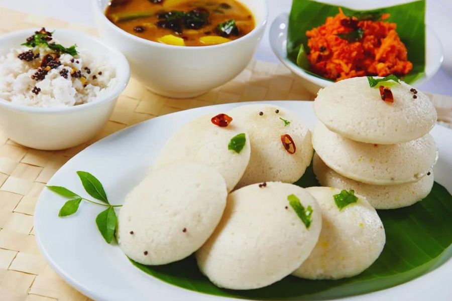 দক্ষিণ কলকাতা হোক,  বা ডালহৌসির অফিসপাড়া, বছরভর তিল ধারণের জায়গা থাকে না, সাউথ ইন্ডিয়ান সব একেকটা জিভে জল আনা পদের রেস্তরাঁগুলোয়। শহরের এরকমই ১০টা সেরা ধোসা-ইডলি-সাম্বার বড়া-উত্তপম-উপমা-কার্ড রাইস-লেমন রাইসের রেস্তরাঁর সন্ধান রইল এখানে। 