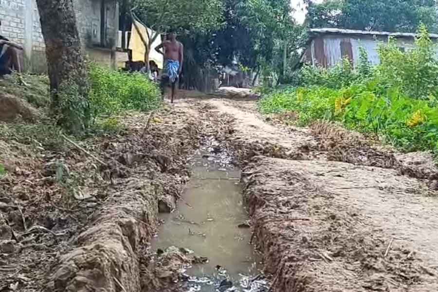 Marriage ceremonies have cancelled due to bad road in Dakshin Dinjapur Tapan